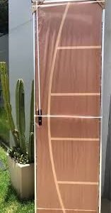 porta mogno c/ marco alumÍnio frisada