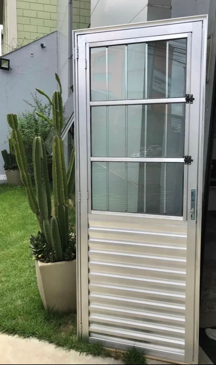 PORTA SOCIAL 3 VIDROS/ALUMÍNIO